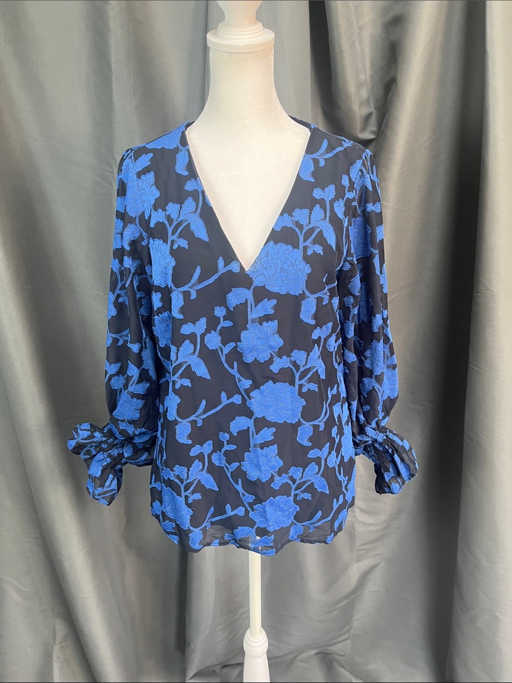 Vince Camino Blue Floral V-Neck Blouse
